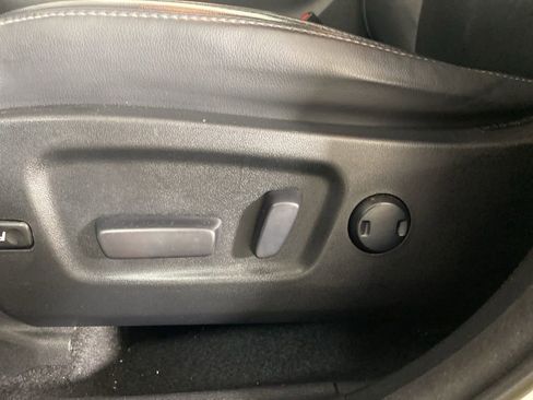 Used 2018 Toyota Highlander SE image 26