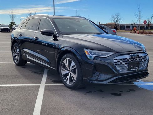 Used 2024 Audi Q8 e-tron Premium Plus image 7