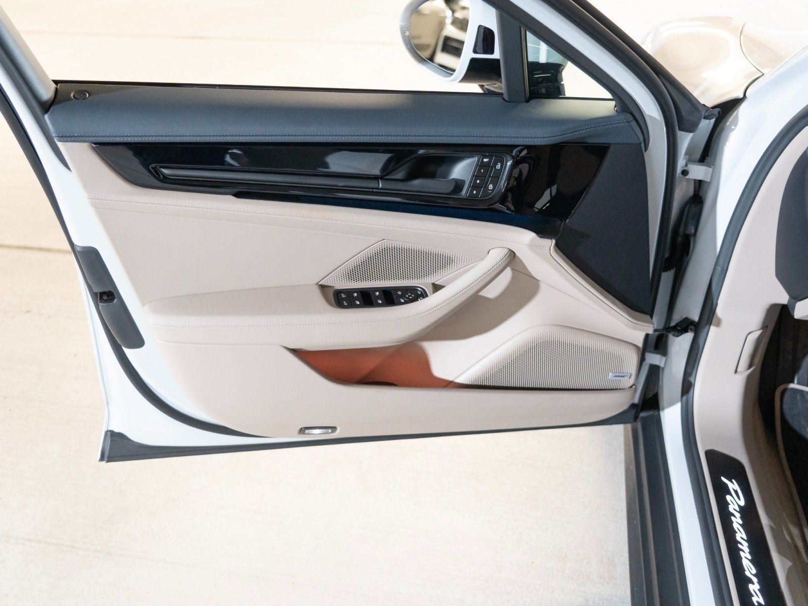 Certified 2026 Porsche Panamera RWD image 16