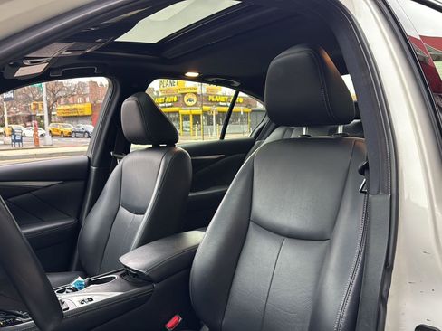 Used 2022 INFINITI Q50 Sensory image 16