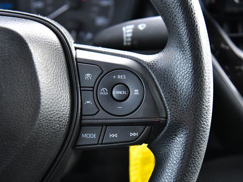 Used 2025 Toyota Corolla LE image 29