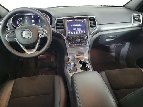 Used 2018 Jeep Grand Cherokee Altitude AWD/4WD image 14