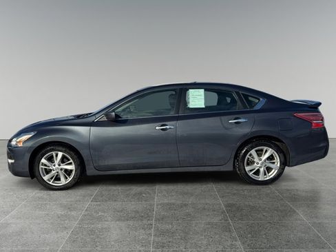 Used 2013 Nissan Altima 2.5 SV image 2