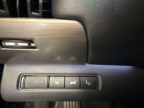 Used 2022 Nissan Pathfinder Platinum w/ Cargo Package AWD/4WD image 41