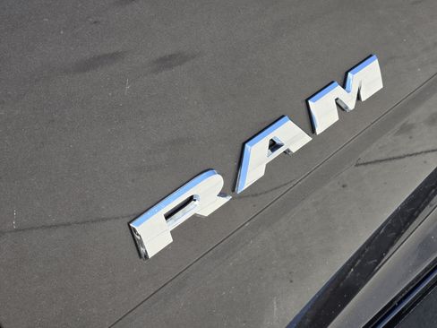 New 2026 RAM 2500 Laramie AWD/4WD image 9