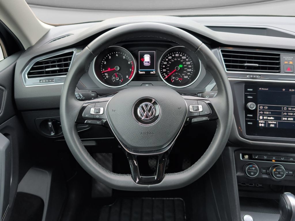 Used 2020 Volkswagen Tiguan SE AWD/4WD image 11