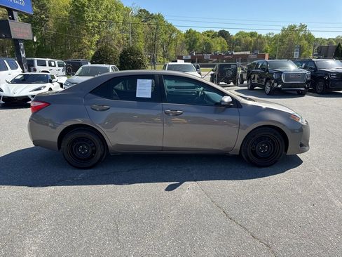 Used 2019 Toyota Corolla LE image 6