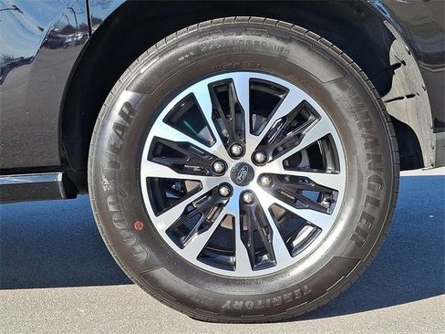 Used 2025 Ford Expedition Max Platinum image 8