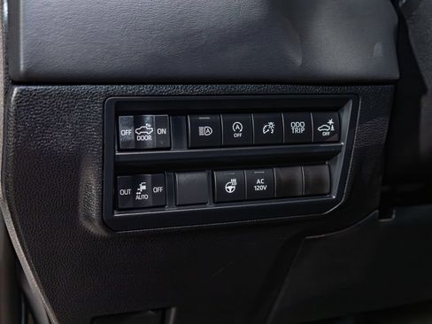 Used 2026 Toyota Tundra Platinum AWD/4WD image 17
