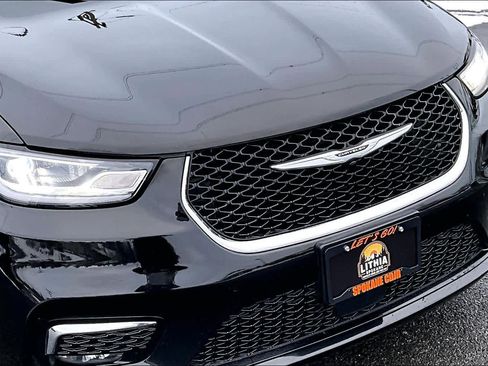 Used 2024 Chrysler Pacifica Touring-L image 33