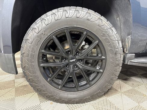 Used 2019 Chevrolet Suburban Premier AWD/4WD image 13