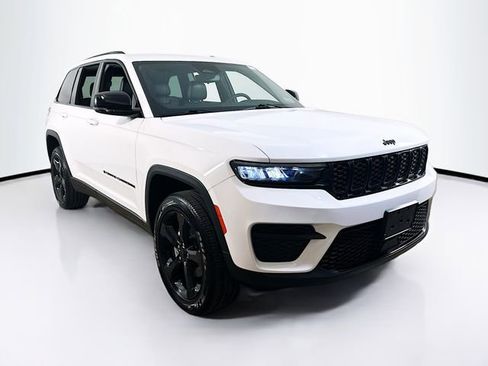 Used 2024 Jeep Grand Cherokee Altitude image 1