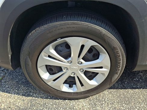 Used 2026 Chevrolet Trax LS FWD image 4