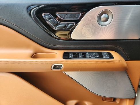 Used 2021 Lincoln Aviator Black Label w/ Class IV Trailer Tow Package image 13