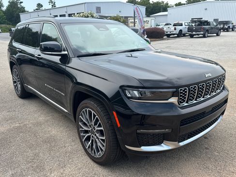 Used 2024 Jeep Grand Cherokee L Summit AWD/4WD image 3