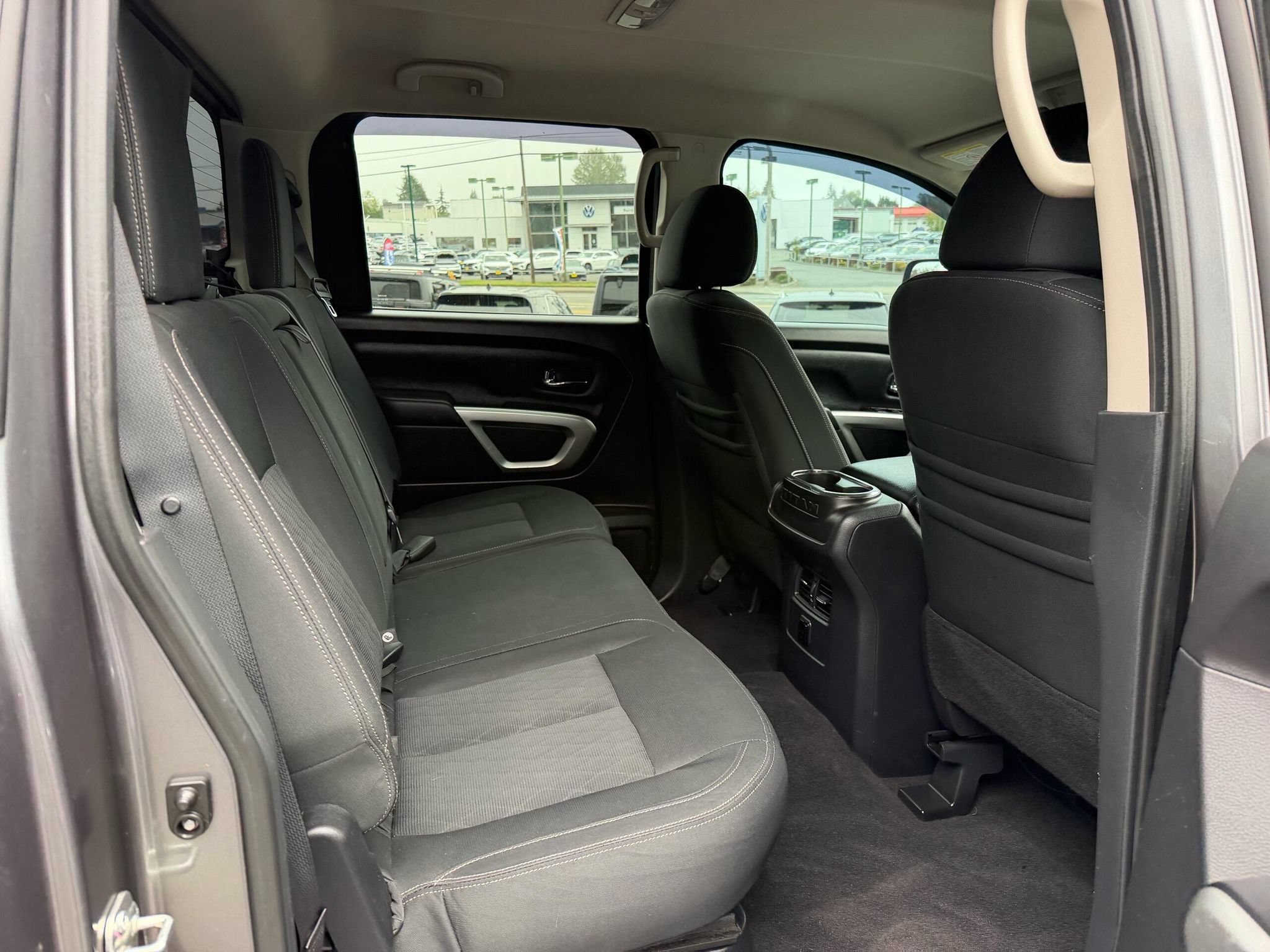 Used 2017 Nissan Titan SV AWD/4WD image 11