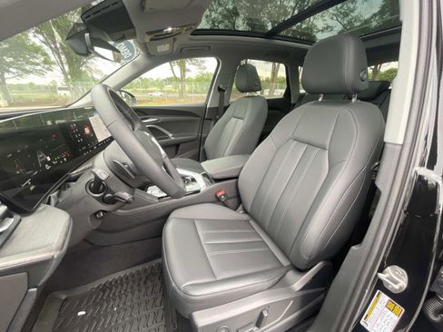 Used 2025 Audi Q5 Premium w/ Convenience Package AWD/4WD image 18