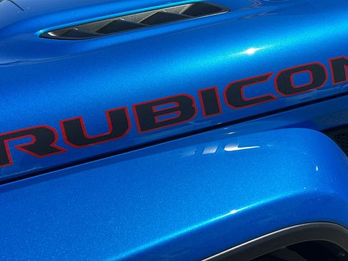 Used 2022 Jeep Gladiator Rubicon w/ Cold Weather Group image 11