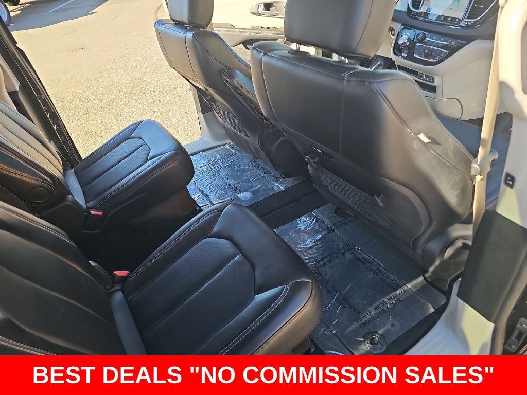 Used 2024 Chrysler Pacifica Touring-L FWD image 11