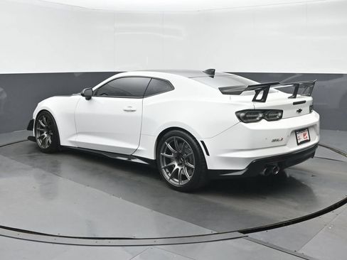 Used 2019 Chevrolet Camaro ZL1 RWD image 5
