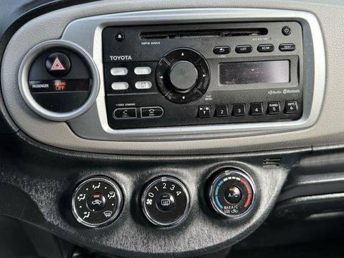 Used 2013 Toyota Yaris LE image 33