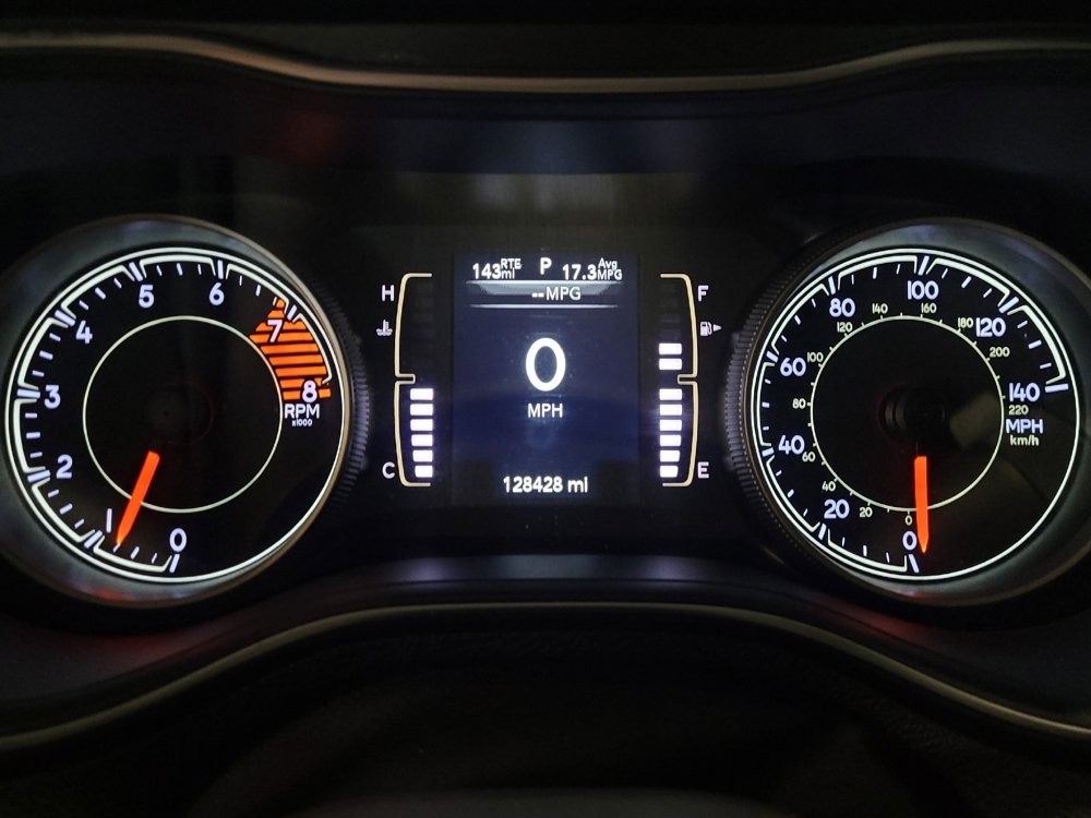 Used 2019 Jeep Cherokee Latitude Plus w/ Comfort/Convenience Group FWD image 23