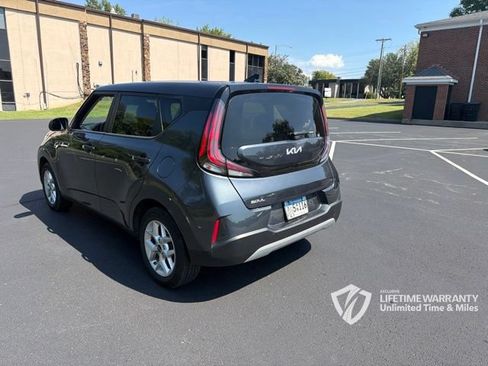 Used 2025 Kia Soul LX w/ LX Technology Package FWD image 8