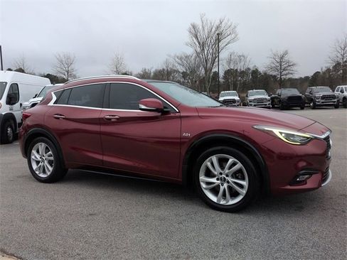 Used 2017 INFINITI QX30 Premium w/ Navigation Package image 2