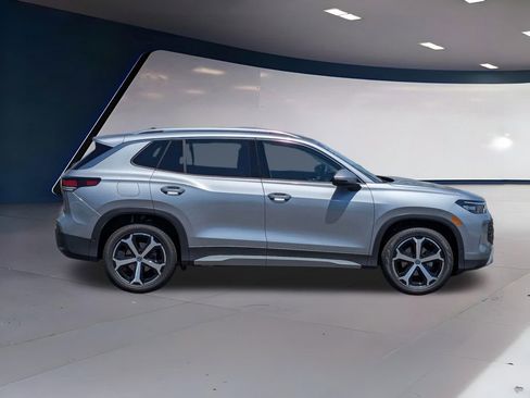 Certified 2025 Volkswagen Tiguan SE FWD image 2