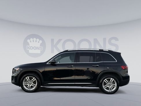 Used 2023 Mercedes-Benz GLB 250 4MATIC w/ Premium Package image 2