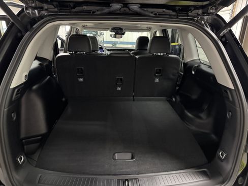 Used 2023 Jeep Grand Cherokee Limited w/ Black Appearance Package AWD/4WD image 12