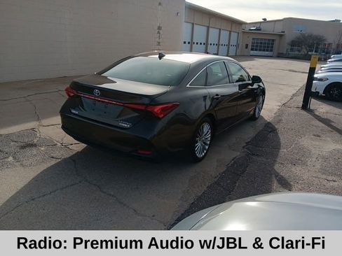 Used 2020 Toyota Avalon Limited image 4
