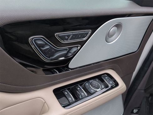 Used 2023 Lincoln Aviator Reserve w/ Equipment Group 201A image 10