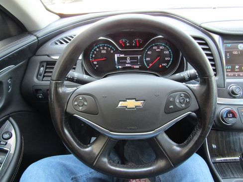 Used 2019 Chevrolet Impala LT FWD image 19