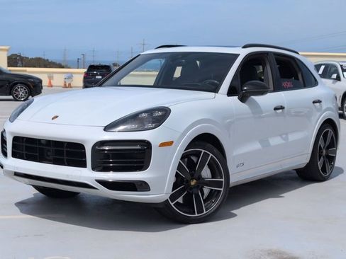 Used 2021 Porsche Cayenne GTS image 1
