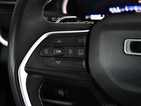 Used 2024 Jeep Grand Cherokee L Laredo AWD/4WD image 34