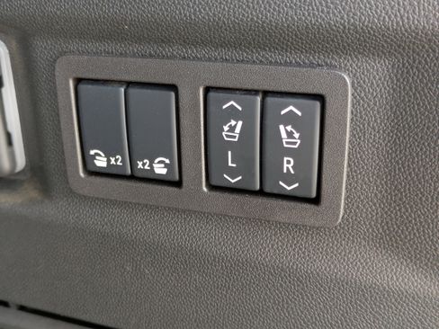 Used 2024 Chevrolet Tahoe Z71 w/ Luxury Package image 10