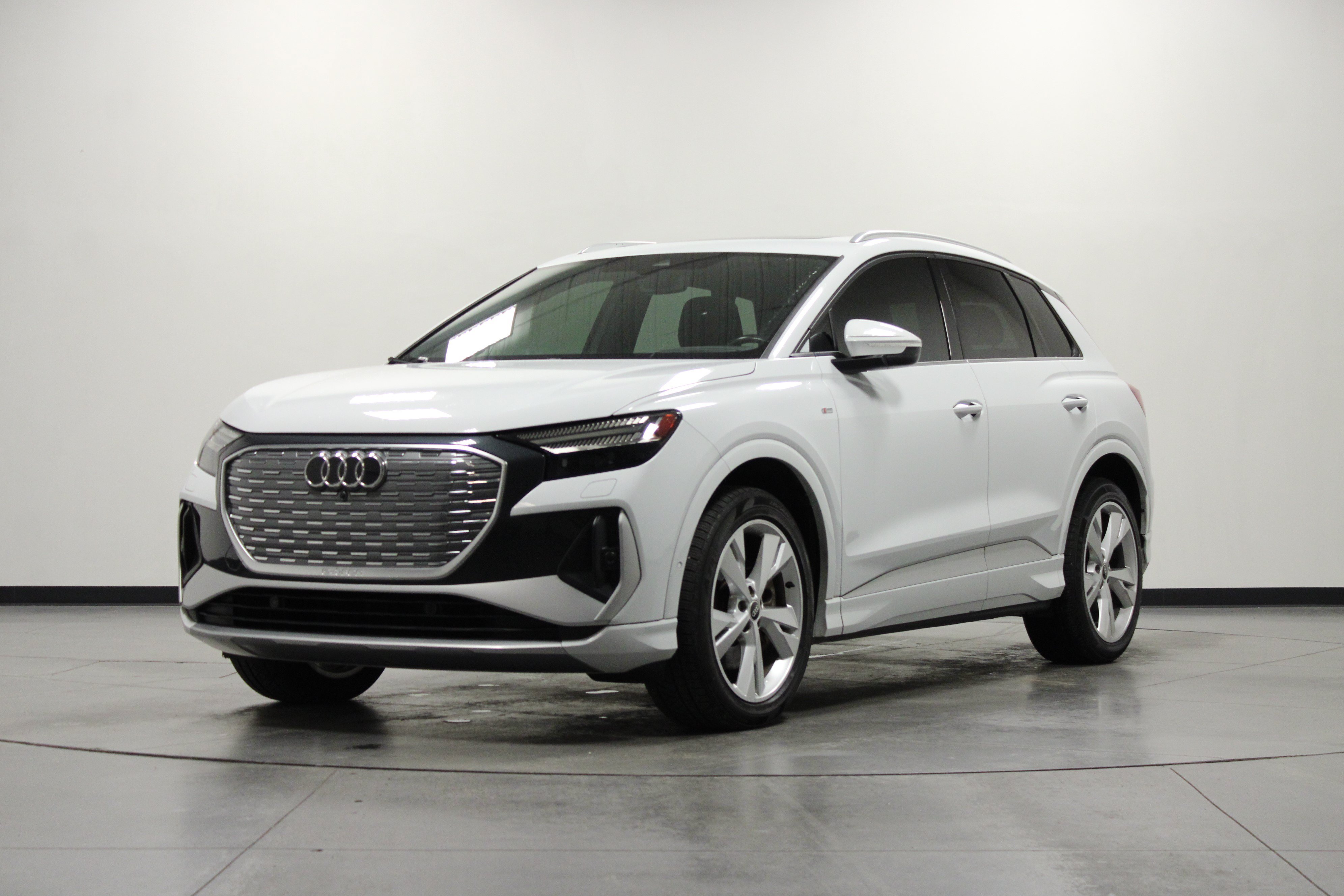 Used 2023 Audi Q4 e-tron Prestige w/ 20" Wheel Package AWD/4WD image 8