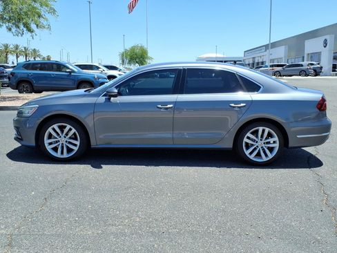 Used 2018 Volkswagen Passat 2.0T SE FWD image 4