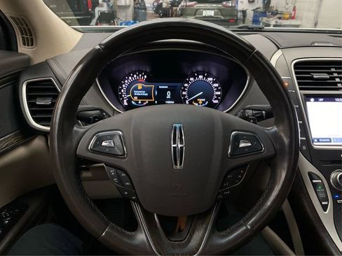 Used 2017 Lincoln MKX Reserve w/ Lincoln MKX Climate Package image 22