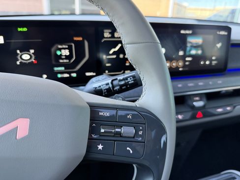 Used 2024 Kia EV9 Land image 30