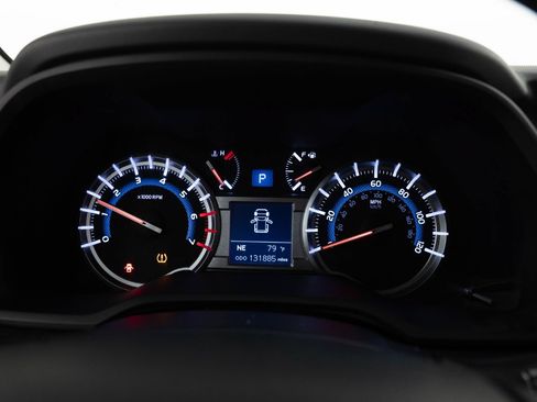 Used 2019 Toyota 4Runner SR5 AWD/4WD image 31