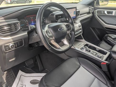 Used 2023 Ford Explorer XLT w/ Equipment Group 202A AWD/4WD image 10
