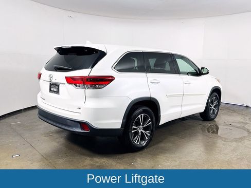 Used 2018 Toyota Highlander Plus FWD image 7