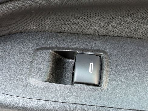 Used 2022 Chevrolet Equinox RS image 36