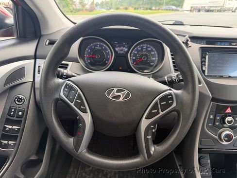Used 2016 Hyundai Elantra SE w/ Option Group 02 FWD image 19