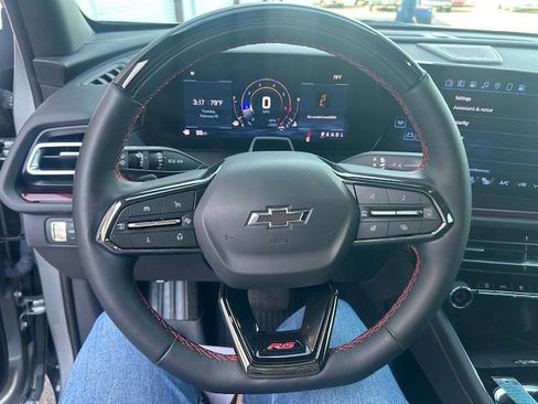 Used 2024 Chevrolet Traverse RS image 21