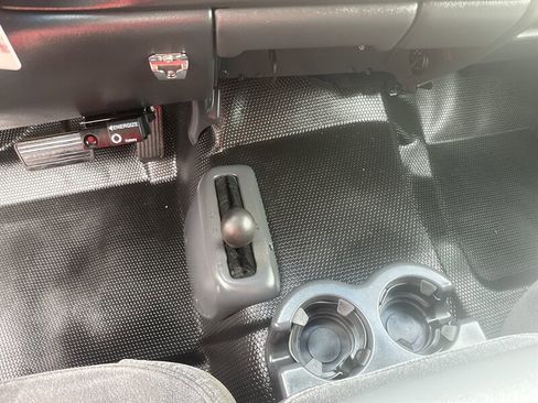 Used 2001 Chevrolet Silverado 2500 4x4 Crew Cab image 28