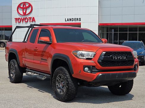 Used 2016 Toyota Tacoma TRD Off-Road w/ Towing Package AWD/4WD image 1