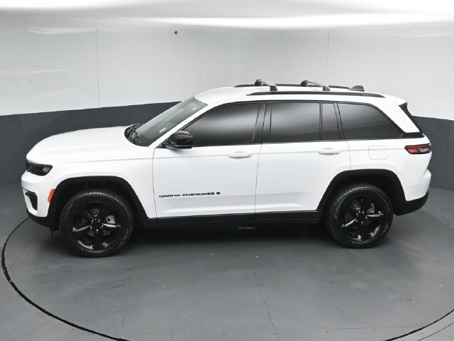 Used 2023 Jeep Grand Cherokee Limited w/ Black Appearance Package AWD/4WD image 47